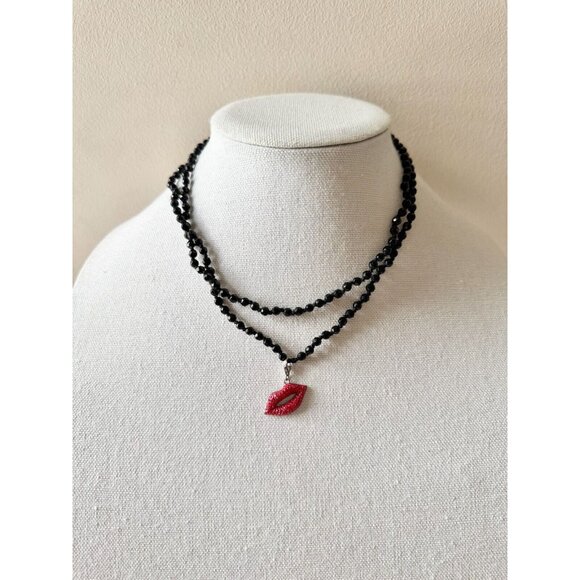 Unbranded 925 Sterling Silver Red Crystal Rhinestone Lips Pendant Necklace - Picture 1 of 10